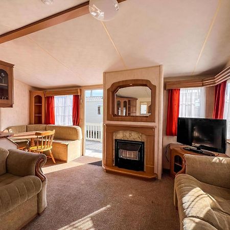 6 Berth Dog Friendly Caravan In Hunstanton, Minutes From The Beach Ref 13013L Exterior photo