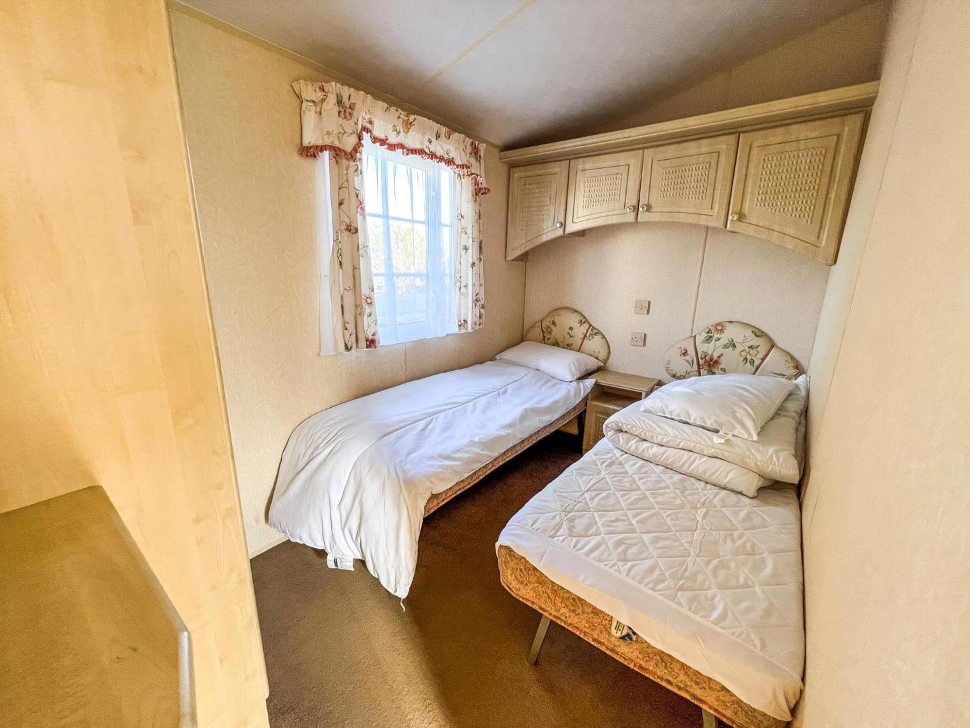 6 Berth Dog Friendly Caravan In Hunstanton, Minutes From The Beach Ref 13013L Exterior photo